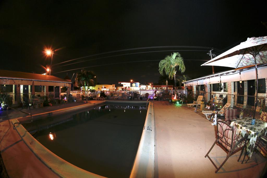 Adobe Hacienda Motel Hollywood Exterior foto