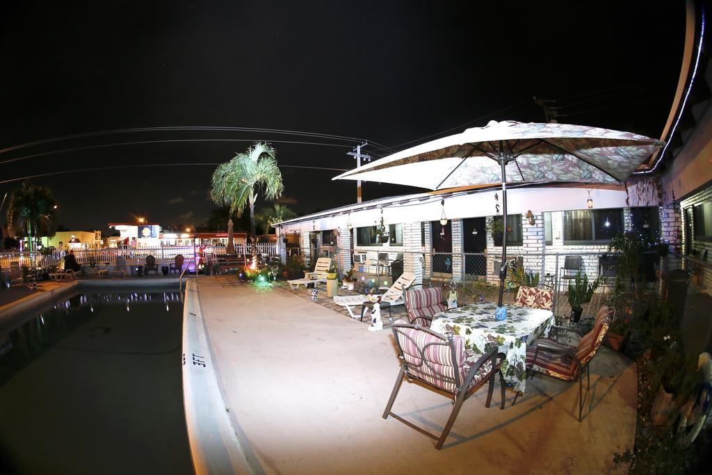 Adobe Hacienda Motel Hollywood Exterior foto